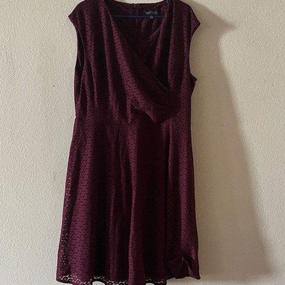 Chic Maroon Sleeveless Mini Dress - Picture 1 of 1